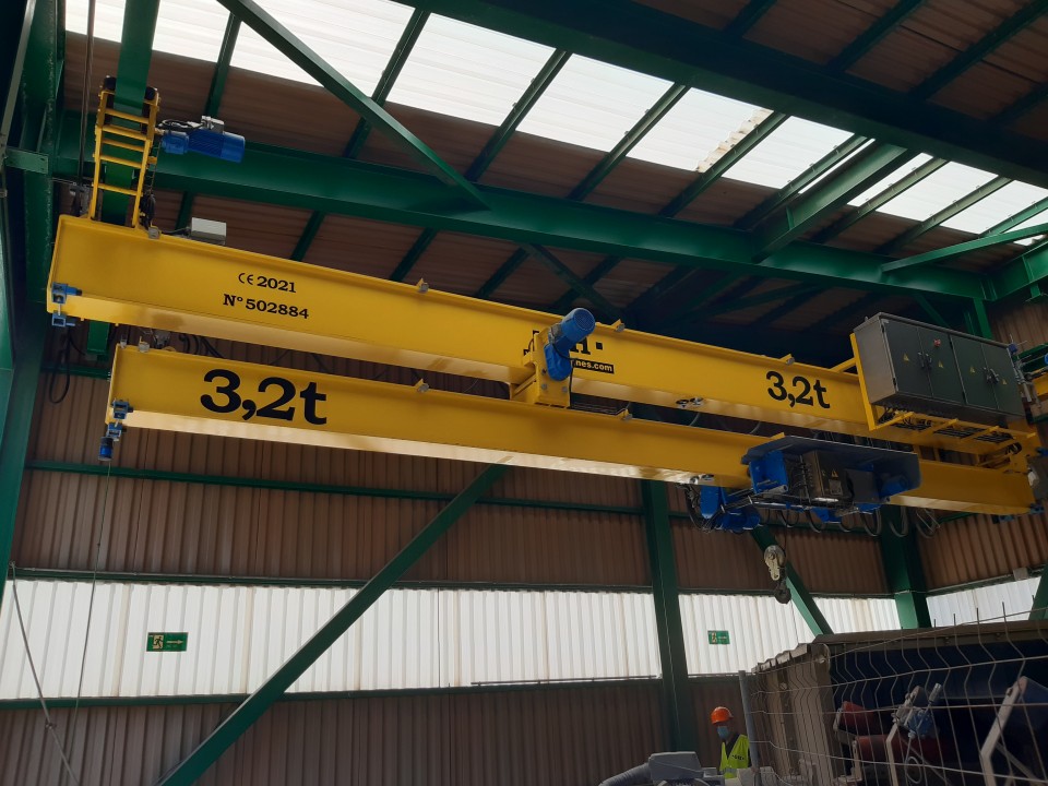 Advantages of Telescopic Overhead Cranes