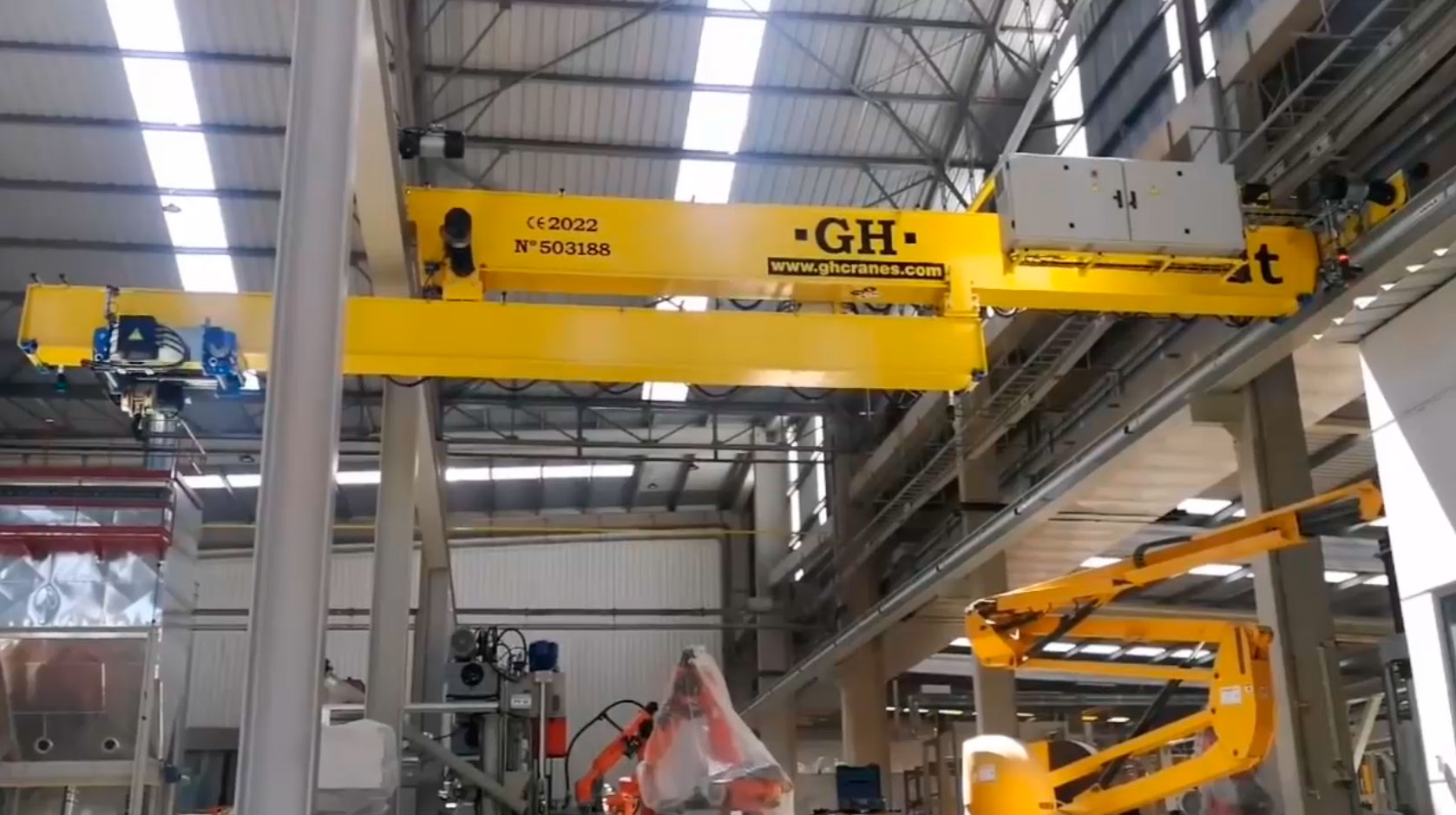 What Are Retractable Overhead Cranes?