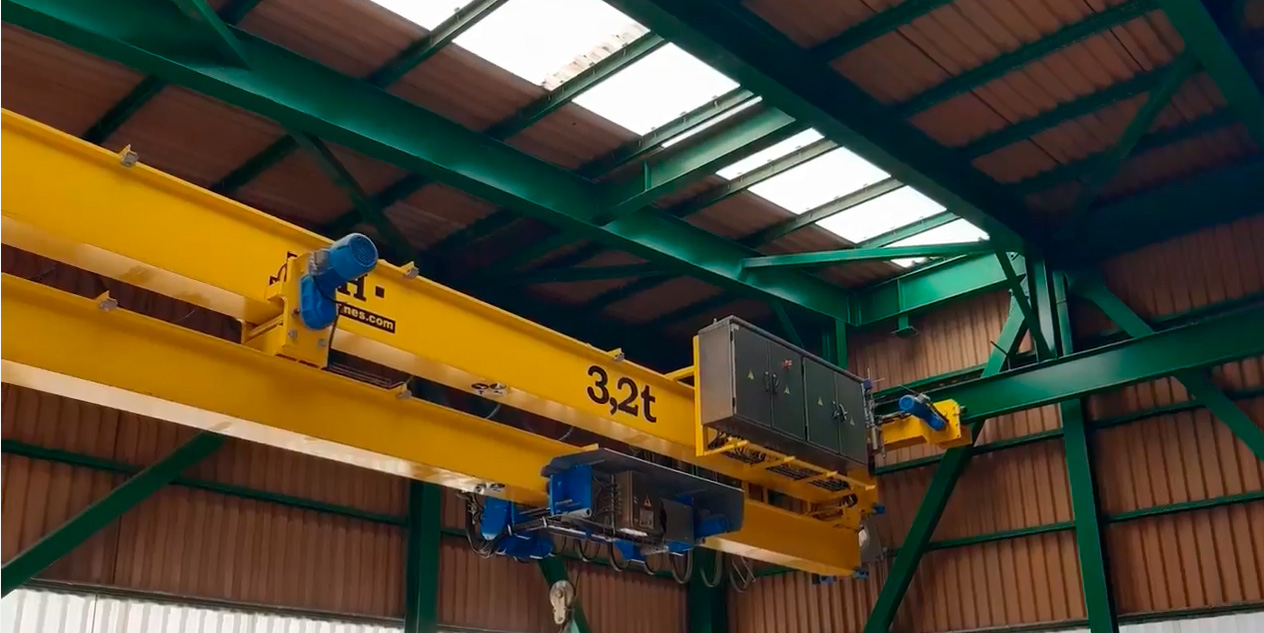 Retractable overhead cranes