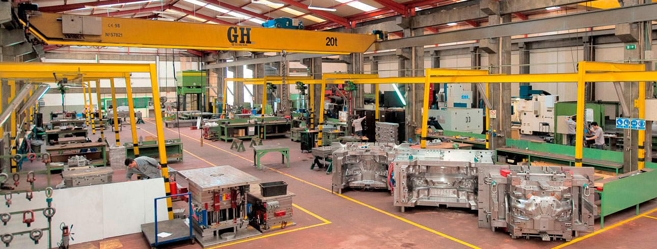 Overhead Cranes for the Automotive Industry: Smart Lifting for High-Demand Environments Overhead Cranes for the Automotive Industry: Smart Lifting for High-Demand Environments