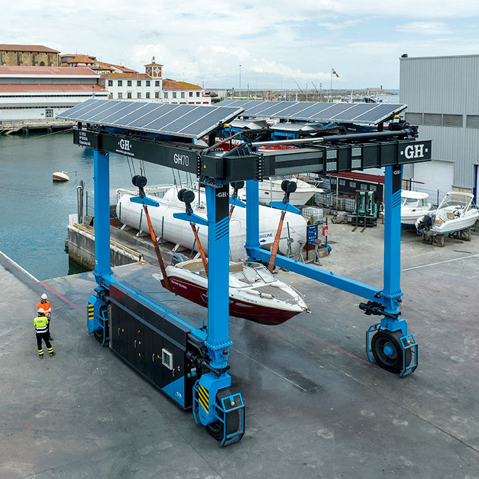 Automotive electric marine gantry crane